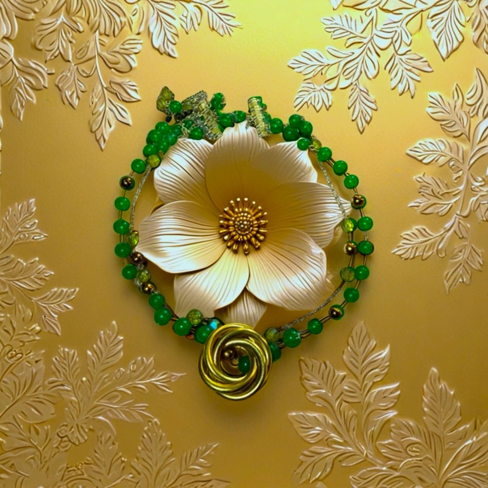 Elegant Green Gold Pendant Necklace